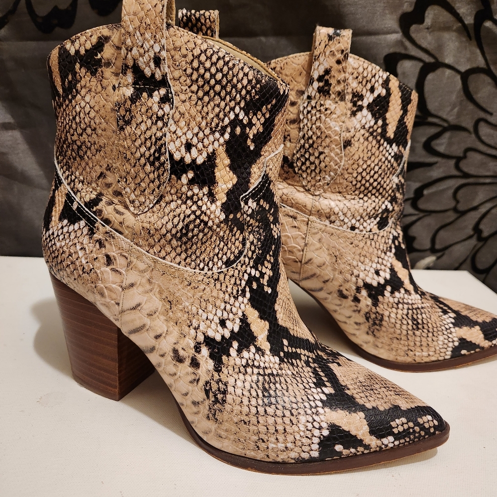 Size 8M Gibson Latimer Boots